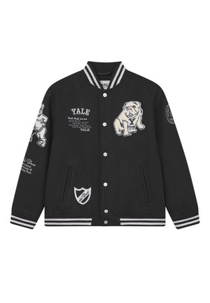 Schwarze Varsity-Jacke mit weißen Streifenakzenten, mit gestickten Yale Bulldog-Grafiken und Text auf der Vorderseite und den Ärmeln sowie Seitentaschen.