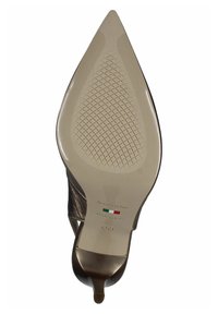 Scarpa con tacco alto in metallo, con punta affusolata e suola texturizzata, con dettagli di marca e taglia sul tacco. Superficie liscia e elegante.