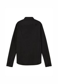 Cămașă neagră cu mâneci lungi, având un guler clasic, manșete cu nasturi și un design curat pe spate. Materialul pare neted, cu o textură minimă.