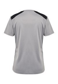 Sportowa koszulka w jasnoszarym materiale z teksturowanym wzorem. Posiada czarne akcenty na ramionach. Krótkie rękawy i okrągły dekolt.