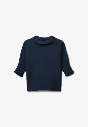 Pull en maille bleu marine avec un col montant à côtes et des manches courtes. Présente une forme ample et un motif texturé à côtes au niveau des manches.
