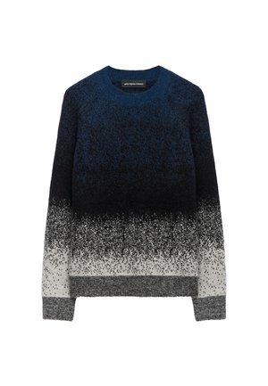 Gebreid sweatshirt met een verloopkleurenschema van donkerblauw naar zwart, overgaand naar grijs en wit, met een zachte, textuurgeweven afwerking.