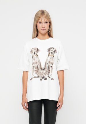 White cotton t-shirt featuring a graphic of two sitting dogs, with detailed fur and golden collars, relaxed fit and short sleeves.
