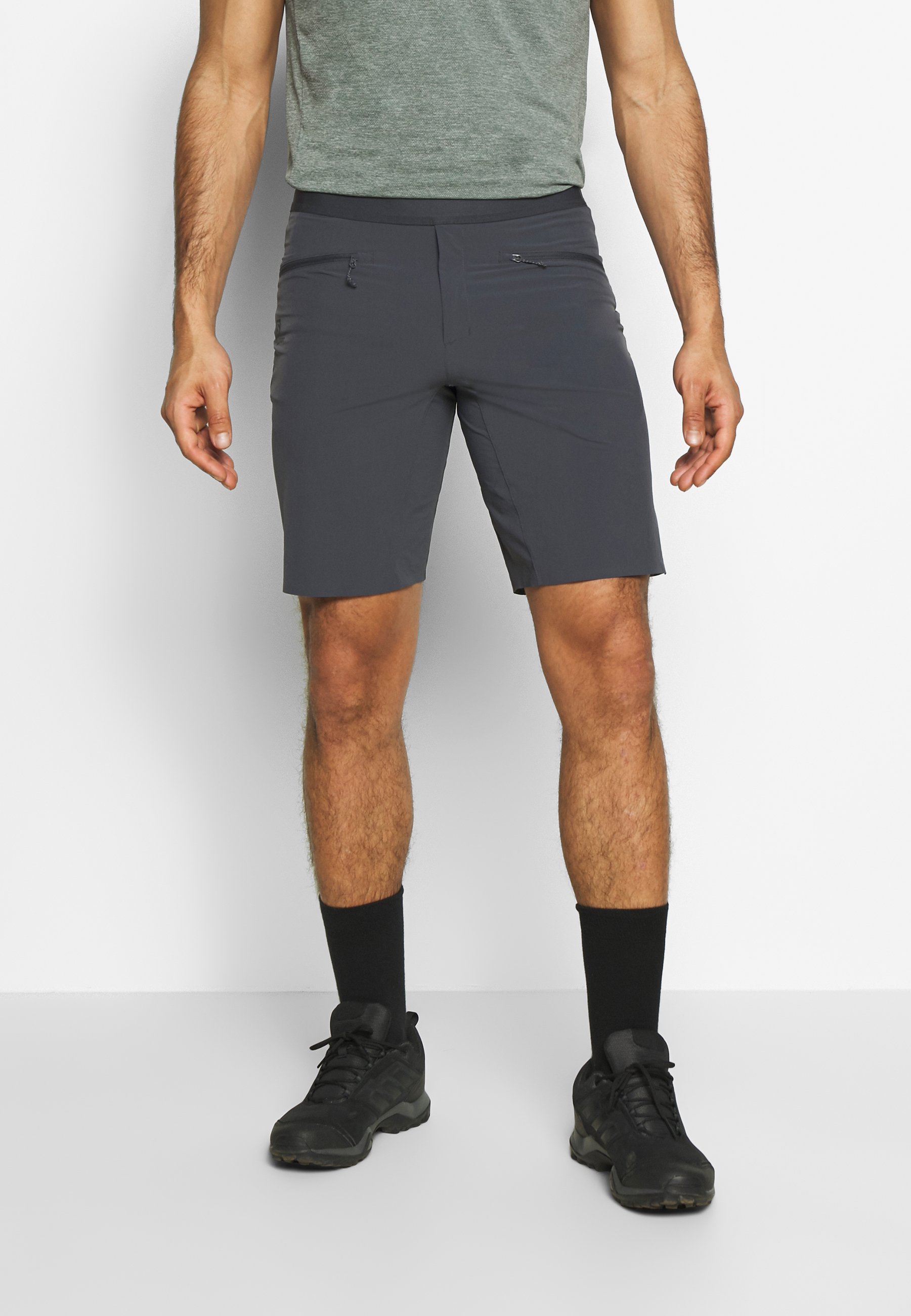 Wayfarer pull on short Clearance