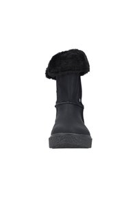 Bottes noires avec un col en fausse fourrure douce, tige en cuir lisse, bout rond et semelle en caoutchouc texturé. Design simple sans quincaillerie proéminente.