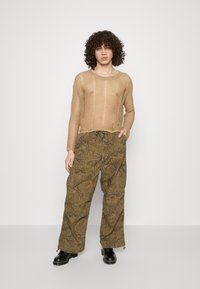 Jaded London OVERSIZED PARACHUTE PANTS REALTREE CAMO - Oldalzsebes nadrágok - camo