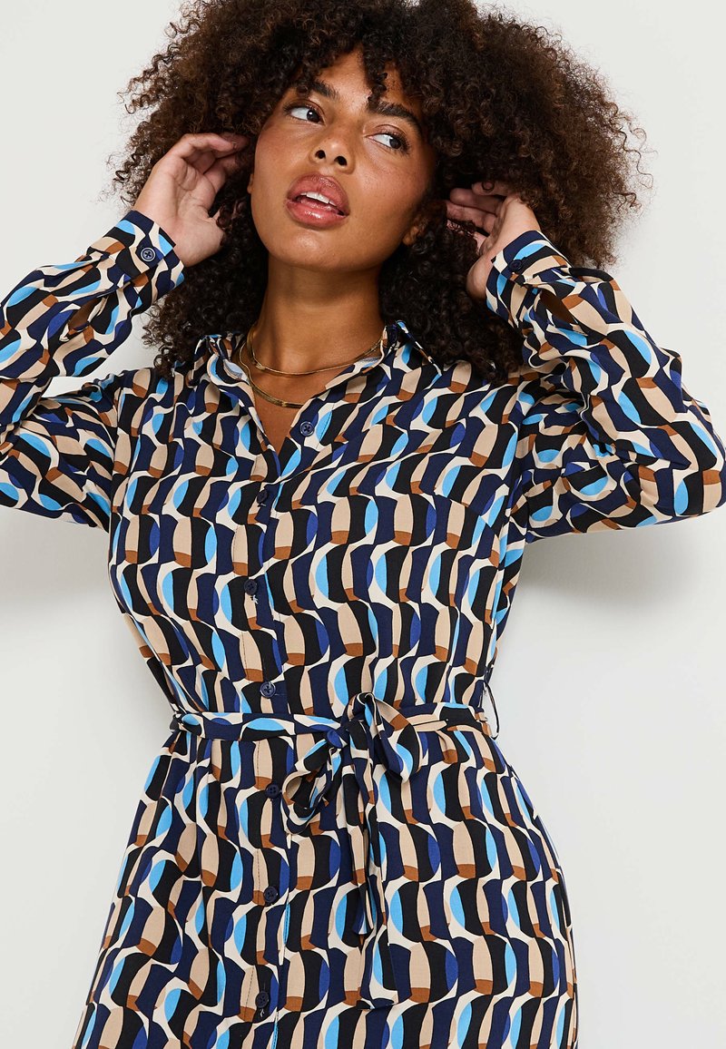 Robe Imprimée Chevrons Grain De Malice Style Vintage 60s-70s - Taille 40, Couleur Marron/gris/ocre, Occasion Très Bon état