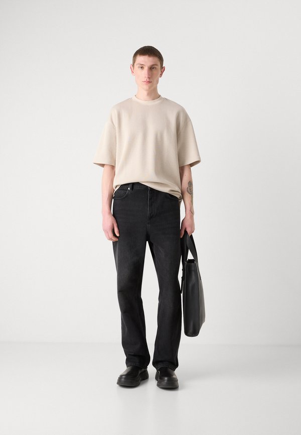 NUWAFFLE - Basic T-shirt2