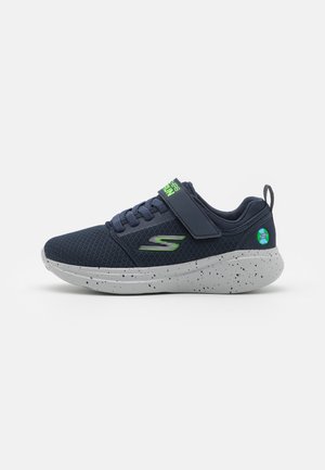 Skechers Performance GO RUN FAST - Hardloopschoenen voor op de weg - navy/charcoal