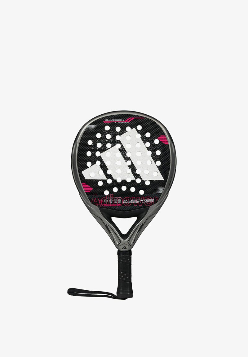 Pala negra con textura de carbono, agujeros circulares blancos, acentos rosas y un mango con textura. Cuenta con una correa para la muñeca integrada.