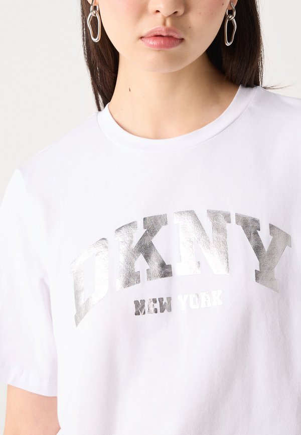 BOXY LOGO - Print T-shirt2