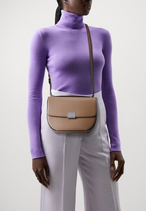 KARL LAGERFELD FOREVER CROSSBODY - Ülerinna-kott - mushroom brown