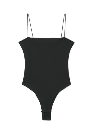 Body nero a coste con sottili spalline a spaghetti, scollo dritto e aperture alte sulle gambe, disteso su uno sfondo bianco.