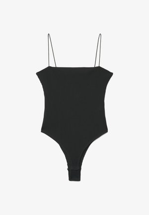 Body nero a coste con sottili spalline a spaghetti, scollo dritto e aperture alte sulle gambe, disteso su uno sfondo bianco.