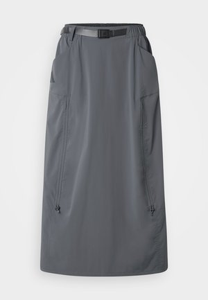 Grå knelangt skjørt med justerbar elastisk midjebånd og spenne, med to glidelåslommer på forsiden.