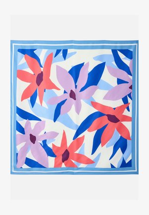 Vierkante sjaal met grote rode en lavendelbloemen, blauwe bladeren en een lichtblauwe rand op een witte achtergrond.