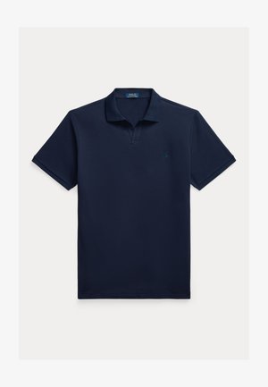 Marineblå poloshirt med myk tekstur, korte ermer og en to-knapps åpning. Har en brodert logo på brystet.