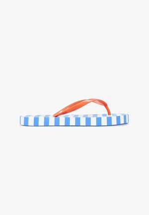 Chanclas de rayas azules y blancas con una suela texturizada, que presentan una tira de goma naranja. El diseño resalta un estilo casual de verano.