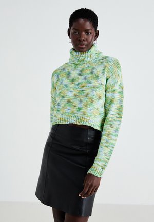 ONLY ONLELOISE CROP ROLLNECK - Vesta - absinthe green