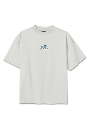 Hellgraues T-Shirt mit kurzen Ärmeln, mit einer kleinen Grafik einer blauen Tasse und schwarzem Text "Pegador" mittig auf der Brust.