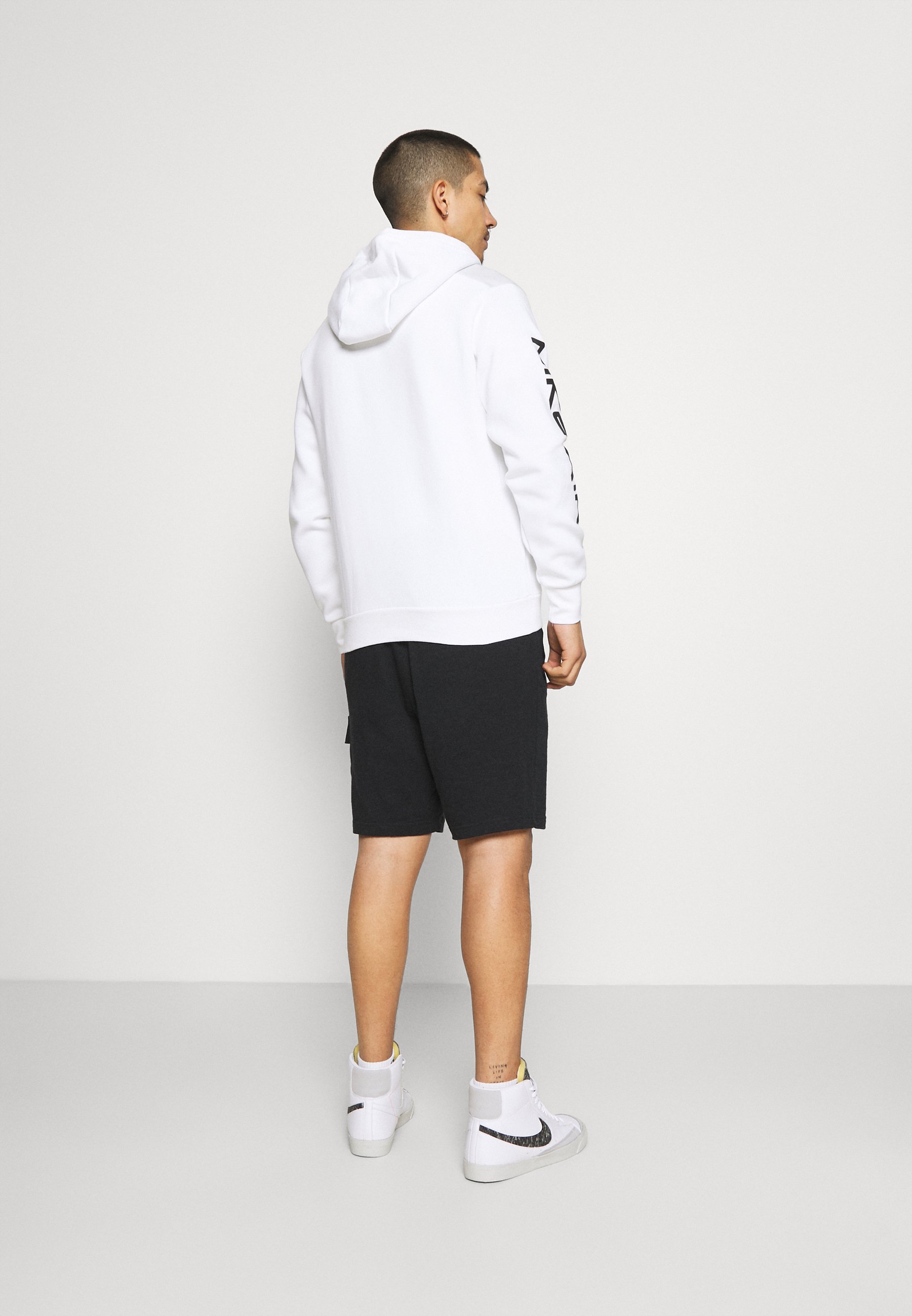 Nike Sportswear M NSW ME SHORT LTWT ESSNTL - Shorts - black//black  oxidized/negro - Zalando.es