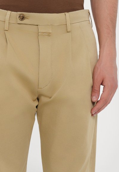 CLOSED BERGEN TAPERED - Chinos - beige
