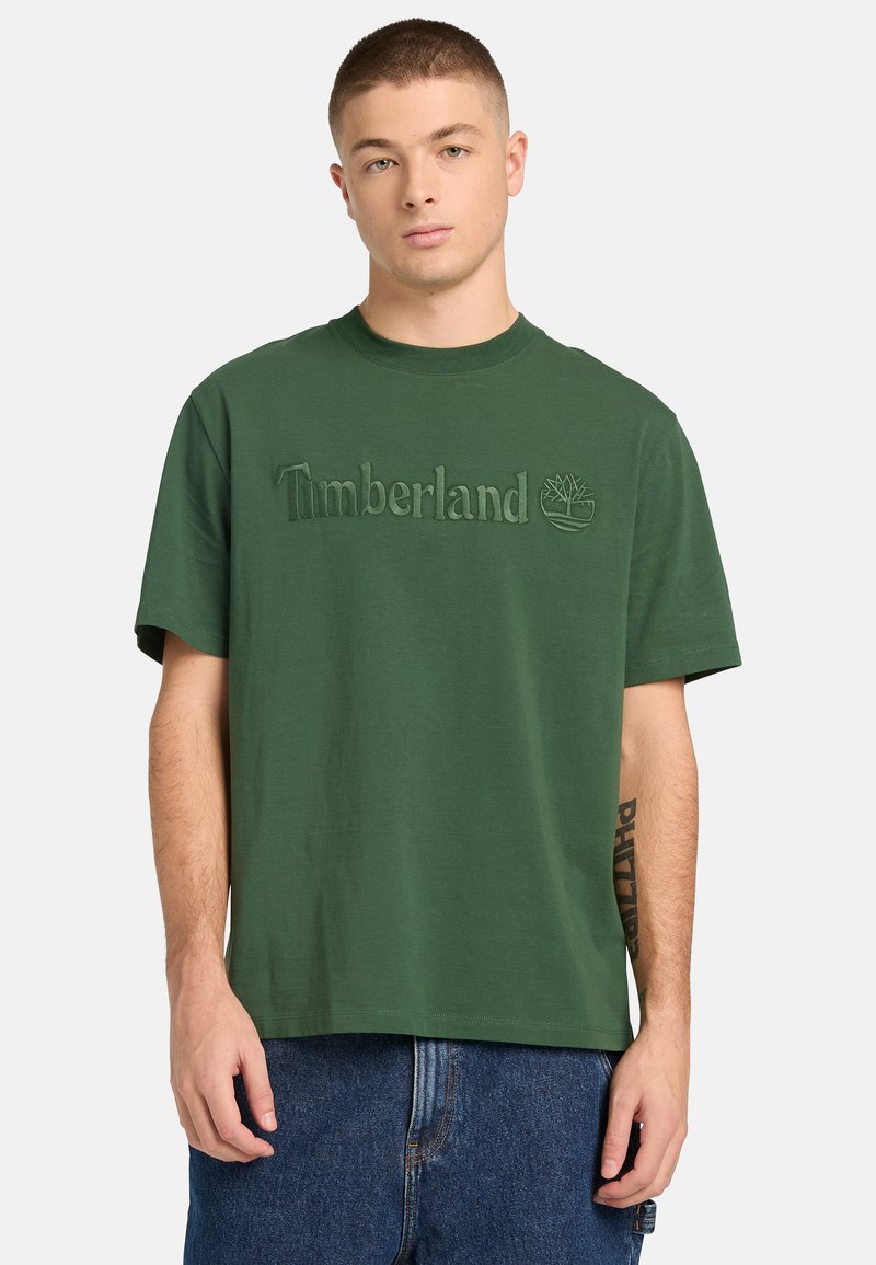 Timberland SHORT SLEEVE TEE - Triko s potiskem - pineneedle green