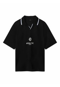 Svart kortärmad polo med en kontrasterande vit krage och öppen V-hals, med en logotyp och texten "ATHLETIC behavior" i mitten.
