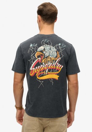- T-shirt z nadrukiem