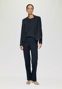 s.Oliver BLACK LABEL AM AUSSCHNITT - Blouse - navy