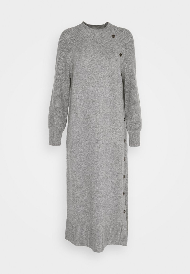 Szara dzianinowa sukienka z długimi rękawami, okrągłym dekoltem i guzikami po bokach. Żebrowana tekstura na rękawach i u dołu. Długość do połowy łydki.
