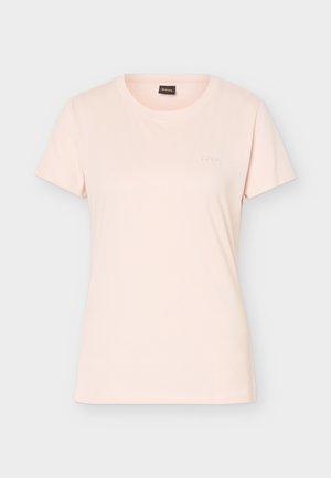 T-shirt rose clair à manches courtes avec col rond, petit logo BOSS embossé sur la poitrine gauche et étiquette noire à l'intérieur du col.