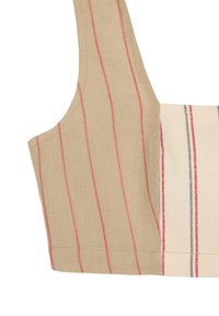 Beżowa i kremowa, w paski, krótka bluzka z czerwonymi i niebieskimi pionowymi liniami, z szerokim ramiączkiem i miękkim, teksturowanym materiałem.