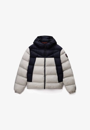 Puffjakke med hætte, der har et farveblokdesign i marineblå og lys grå, quiltet tekstur og lynlåslommer foran.