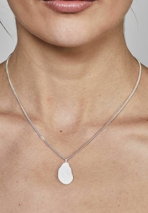 NÜ Denmark, CAVE NO. 5 - Kaulakoru - silver coloured