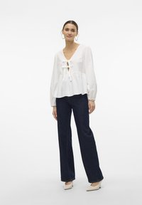Vero Moda VMGILI TIE - Bluse - bright white