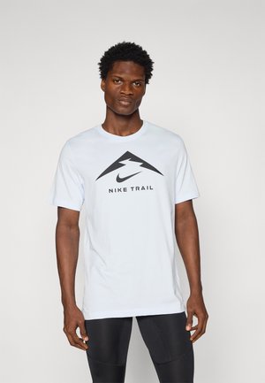 Nike Performance TEE TRAIL LOGO - Športové tričko - football grey/black
