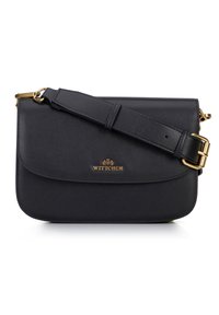 Schwarze Ledertasche zum Kreuztrage mit einem Klappenverschluss, goldfarbenen Beschlägen und einem verstellbaren Tragegurt. Mit eingeprägtem Markenlogo auf der Vorderseite.