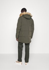 Lyle & Scott HEAVYWEIGHT LONGLINE PUFFER JACKET - Casaco de inverno - olive