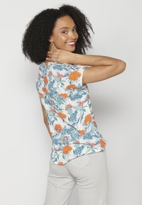 Koroshi SHORT SLEEVE PLEAS  - Pusero - Blanco