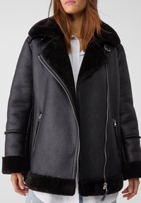 Stradivarius Zimní bunda - black