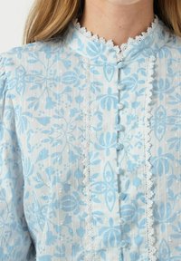 YAS HEMD YASVIPS - Skjortebluse - clear sky