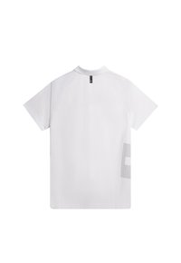 White short-sleeve polo shirt featuring a contrasting rear panel, a subtle pattern, and a stand collar with a tag at the back.