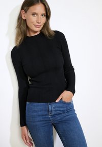 Pulover - black