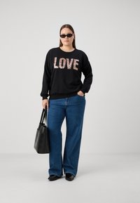 ONLY Carmakoma CARKATYA LOVE O NECK  - Mikina - black