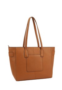 Sac fourre-tout en cuir tan avec doubles anses, une poche avant et des détails de couture. Forme rectangulaire avec une texture lisse.