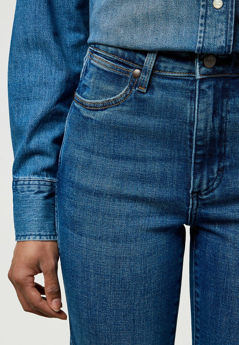 Jean Wrangler Husky Taille 16 - Coupe Droite, Bleu Délavé - Taille Réglable - Neuf