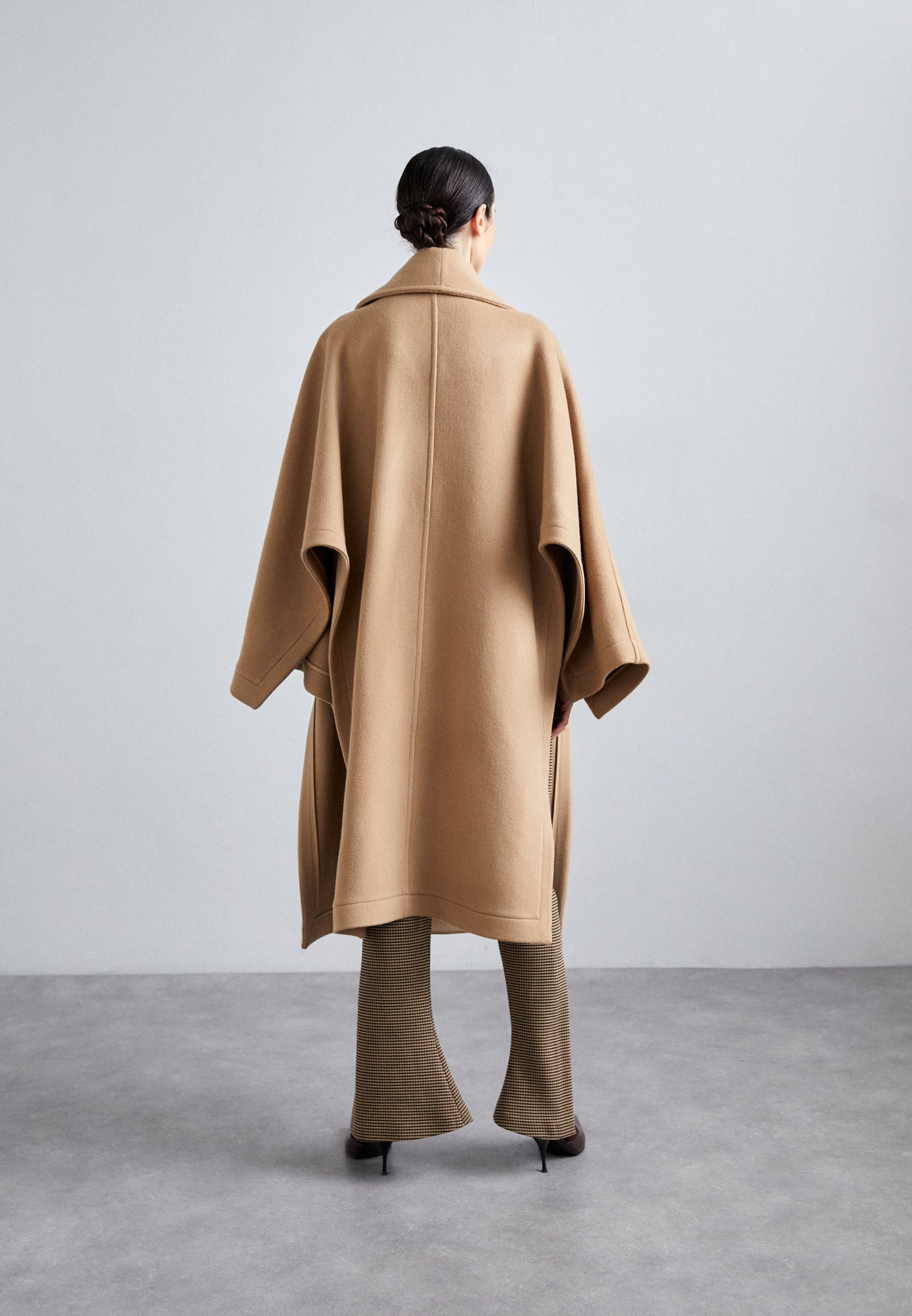ゴ*リ様 OVERCOAT Cape Shoulder Overcoat - B db53756f929f48839867925dd66d79