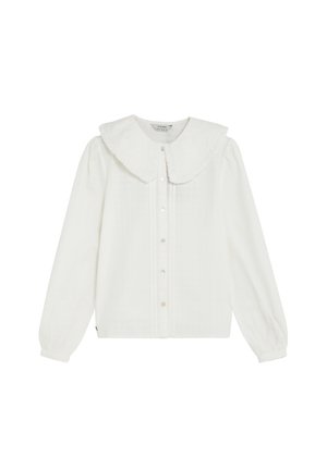 Blusa blanca de manga larga con gran cuello con volantes y cierre frontal de botones, hecha de tela ligera.
