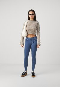 ONLY ONLRAIN  - Vaqueros pitillo - medium blue denim